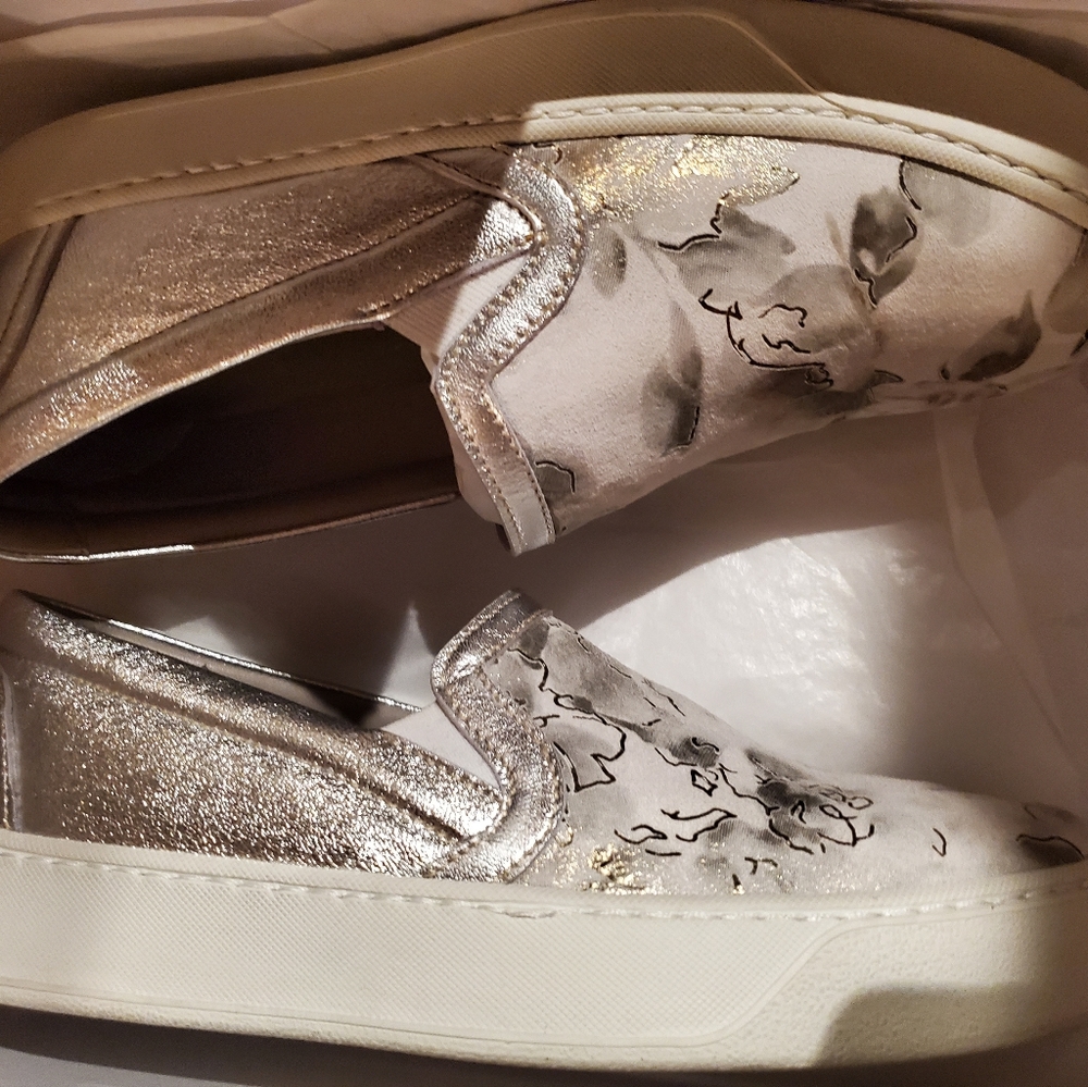 NIB sneakers - Picture 7 of 8